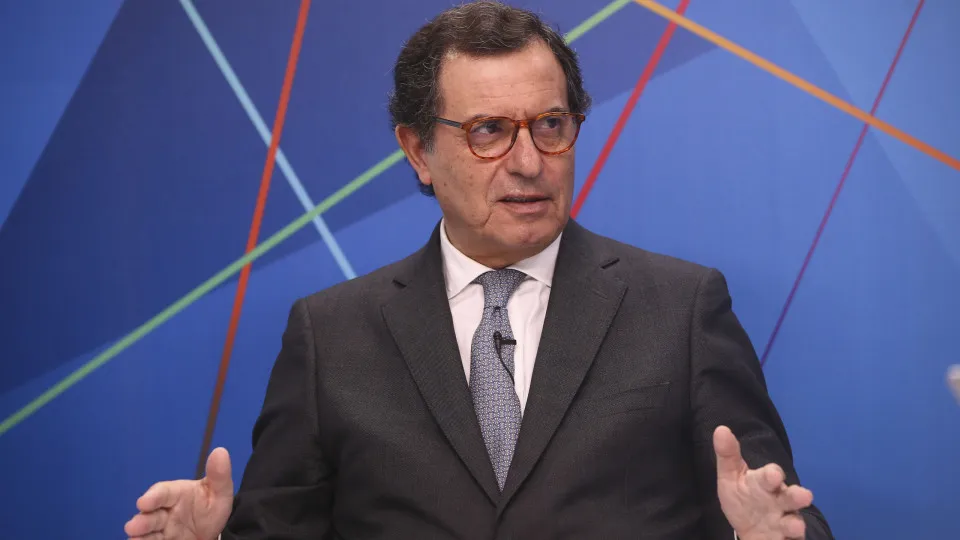 Governo "manifestamente mais determinado" do que PS em acabar incêndios