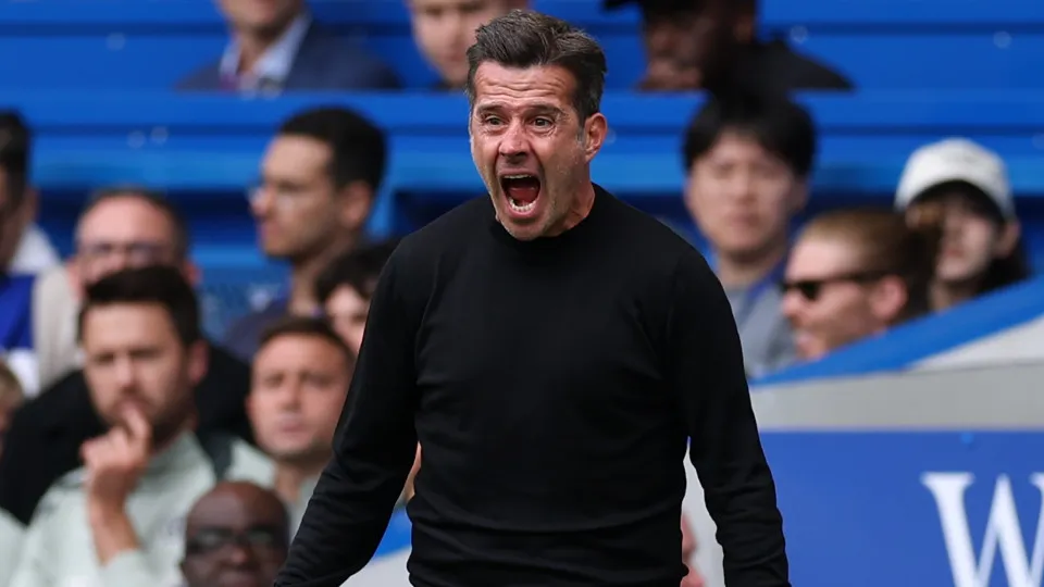 Marco Silva 'atira-se' à arbitragem: "Tem de parar o jogo, são as regras"
