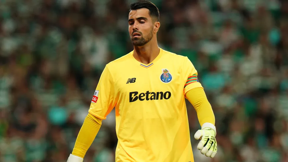 FC Porto quer 'amarrar' Diogo Costa e já há uma proposta em cima da mesa